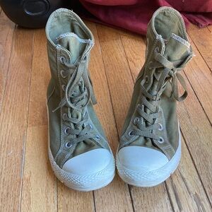 Converse All Star tennis shoes, women 9.5, men’s 8, green